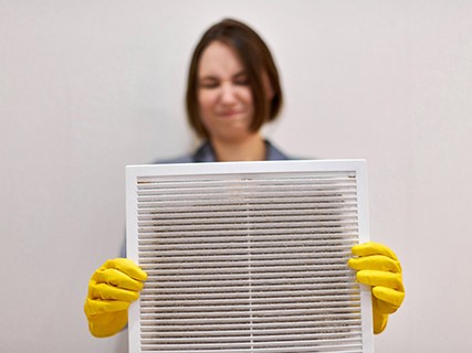 Clearing the Air: How Regular Air Filter Cleaning Helps Manage Allergies and Asthma